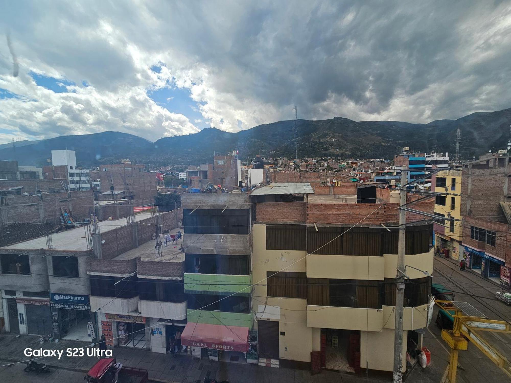 Su Majestad II Huanta Bagian luar foto