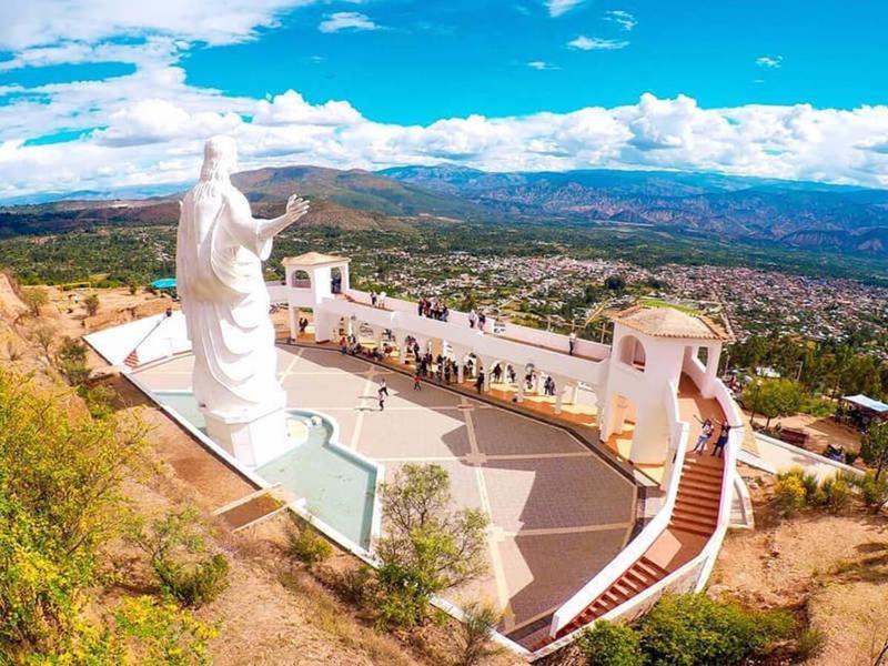 Su Majestad II Huanta Bagian luar foto