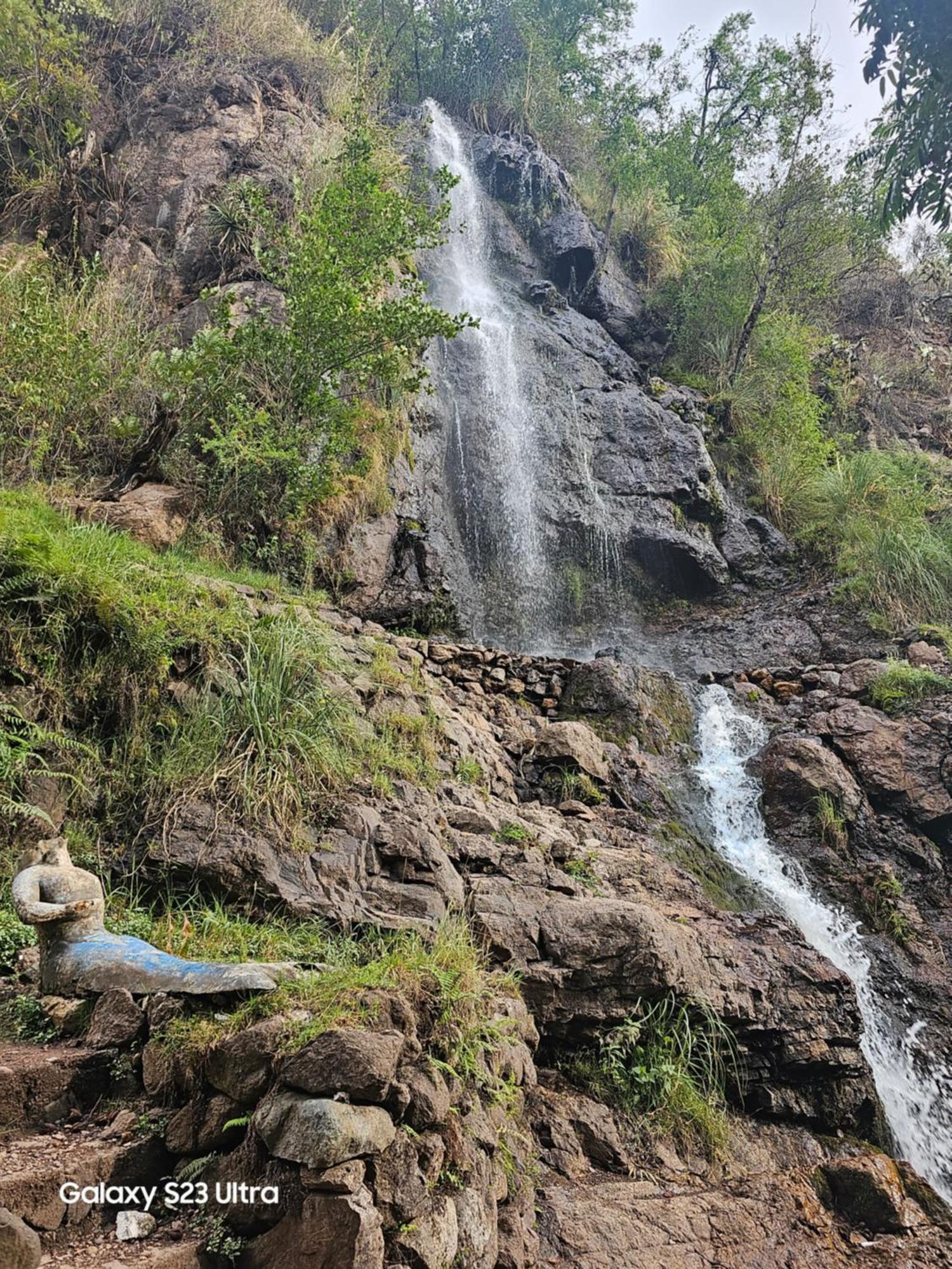 Su Majestad II Huanta Bagian luar foto